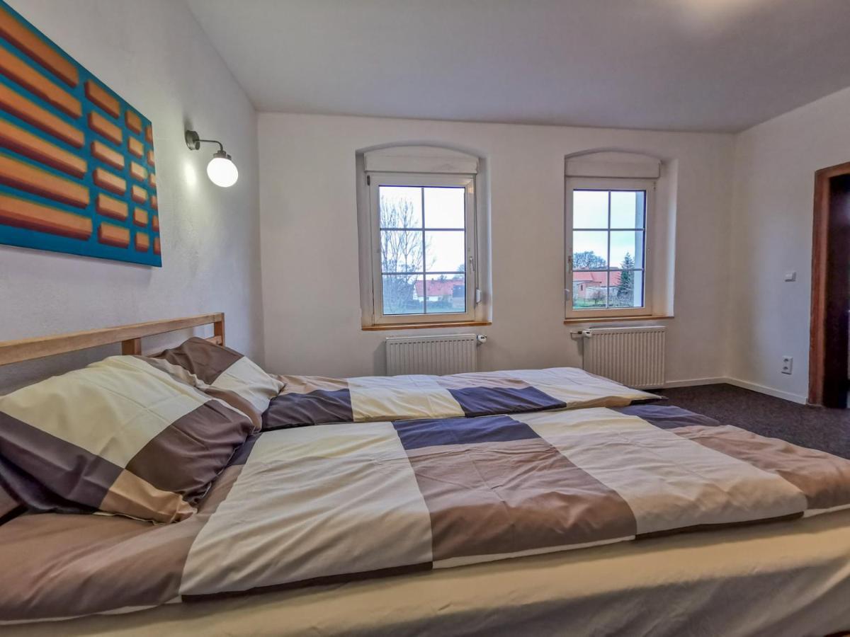 Apartment In Herrenhaus Gross Pinnow Exteriör bild