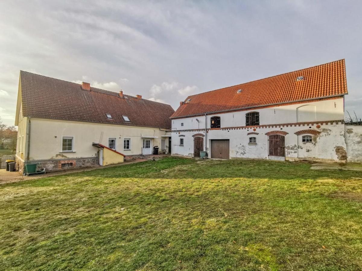 Apartment In Herrenhaus Gross Pinnow Exteriör bild