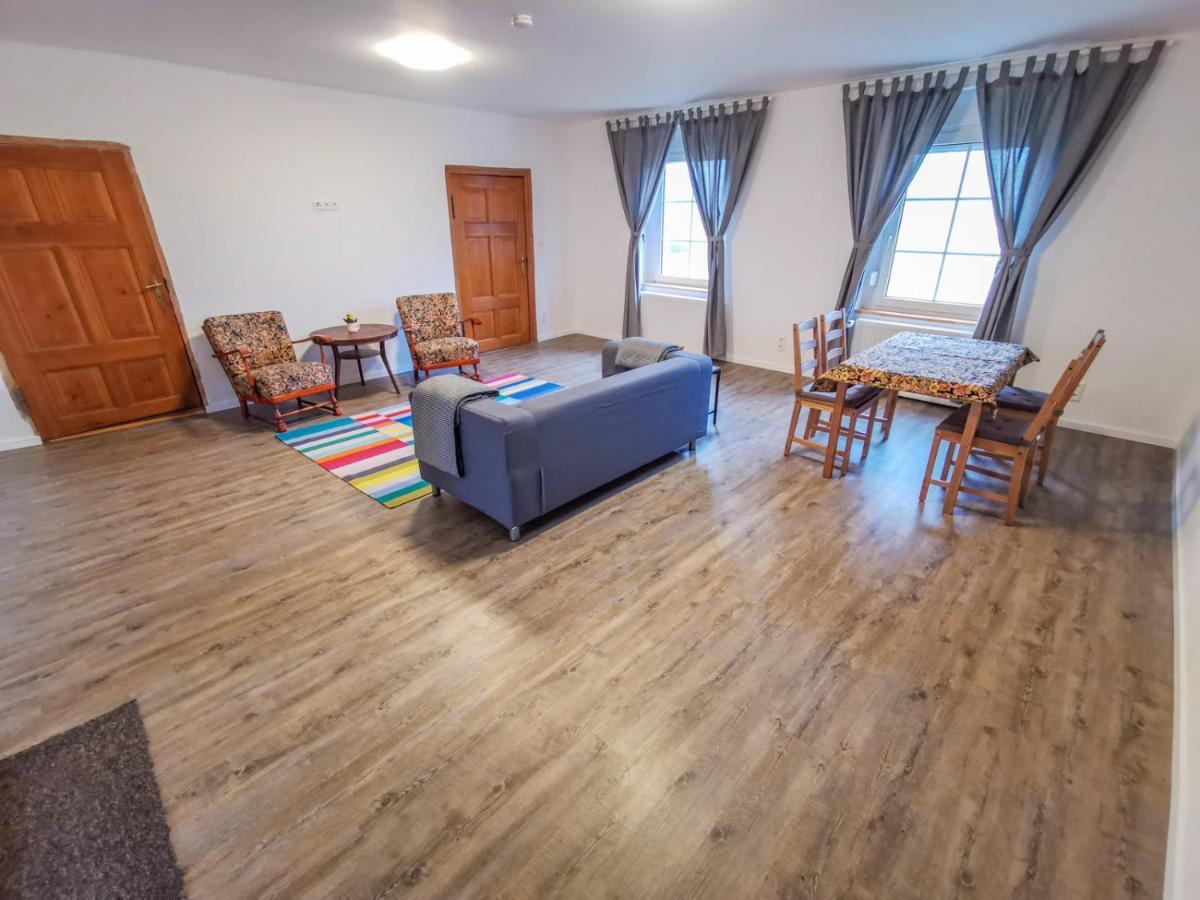 Apartment In Herrenhaus Gross Pinnow Exteriör bild
