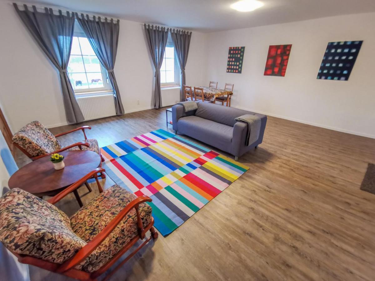 Apartment In Herrenhaus Gross Pinnow Exteriör bild